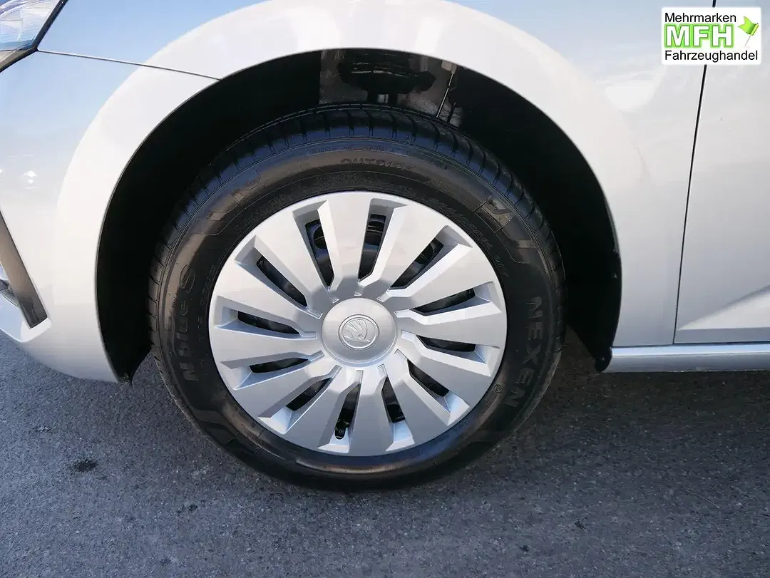 Skoda Scala - Thumbnail 3