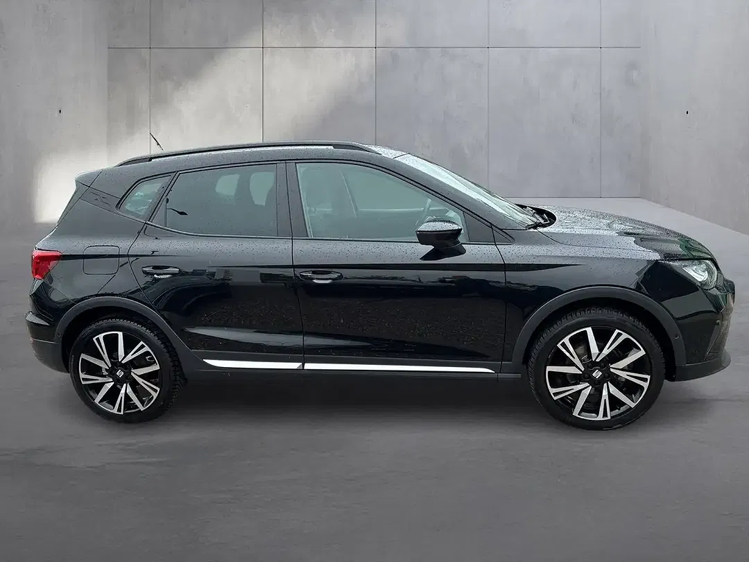 SEAT Arona - Thumbnail 4