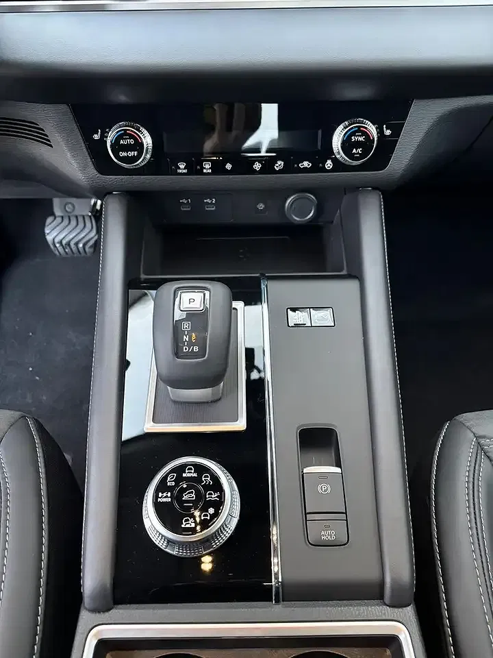 Mitsubishi Outlander - Thumbnail 10