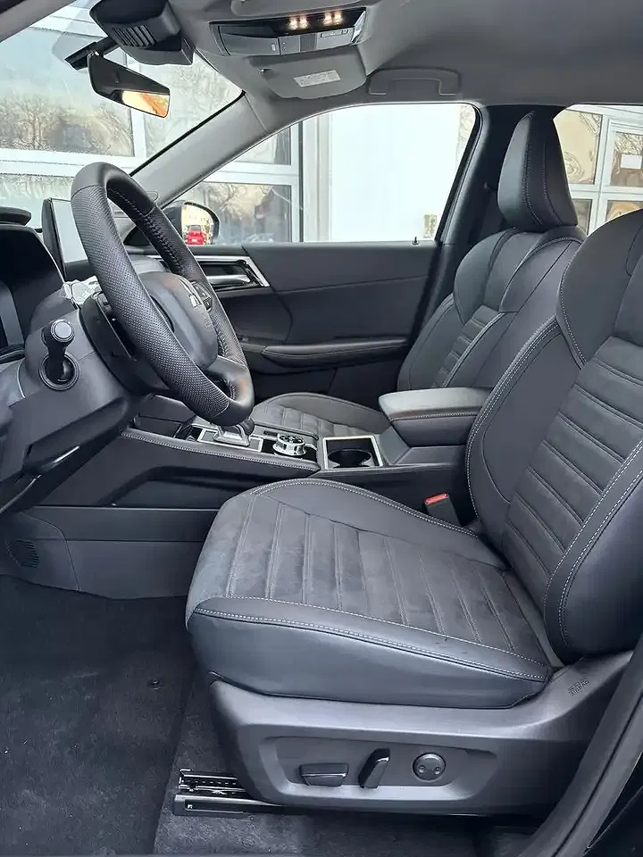 Mitsubishi Outlander - Thumbnail 15