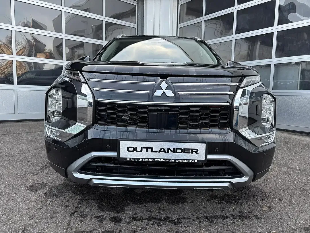 Mitsubishi Outlander - Thumbnail 3