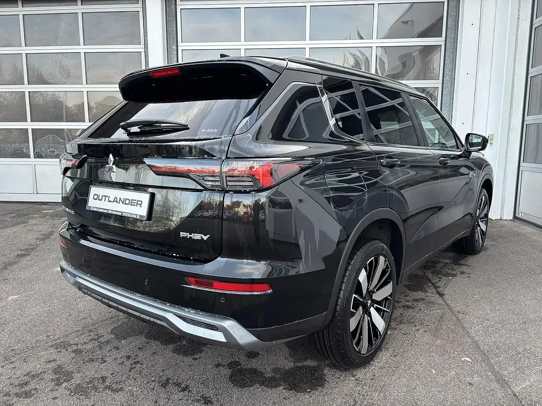 Mitsubishi Outlander - Thumbnail 5