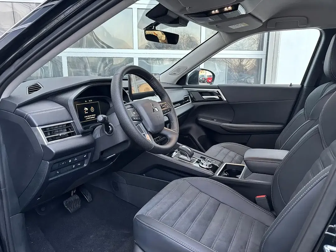 Mitsubishi Outlander - Thumbnail 7