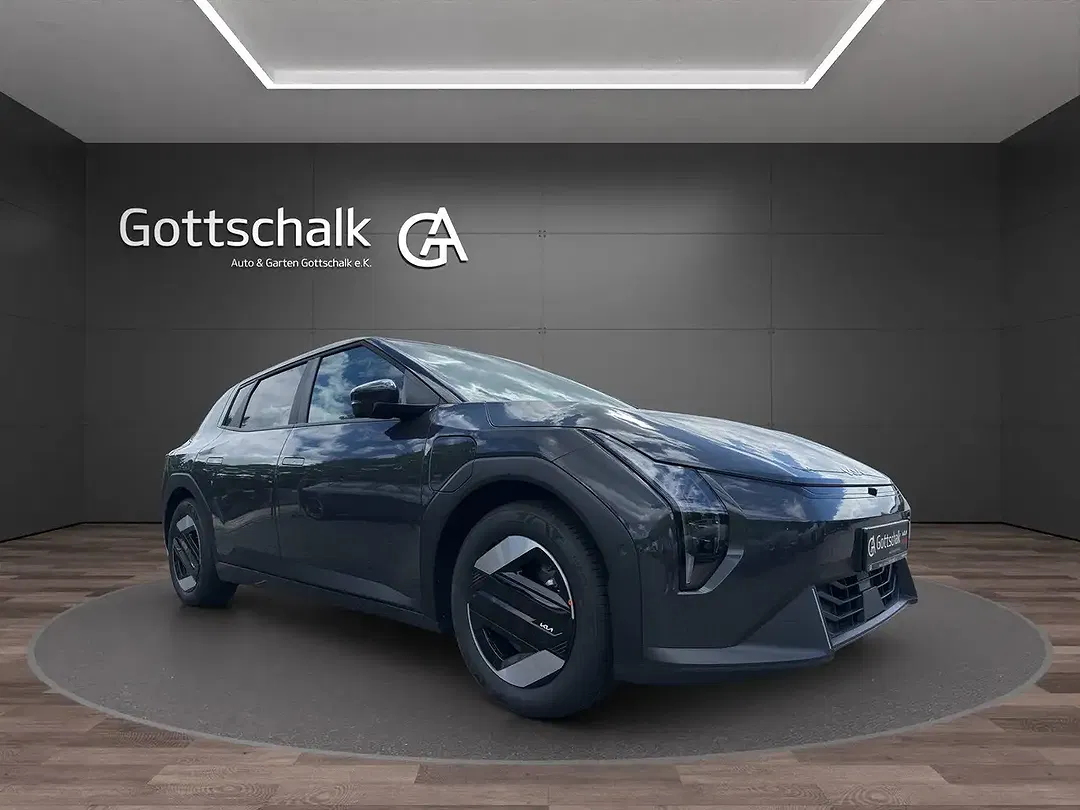 Kia EV4 - Thumbnail 2