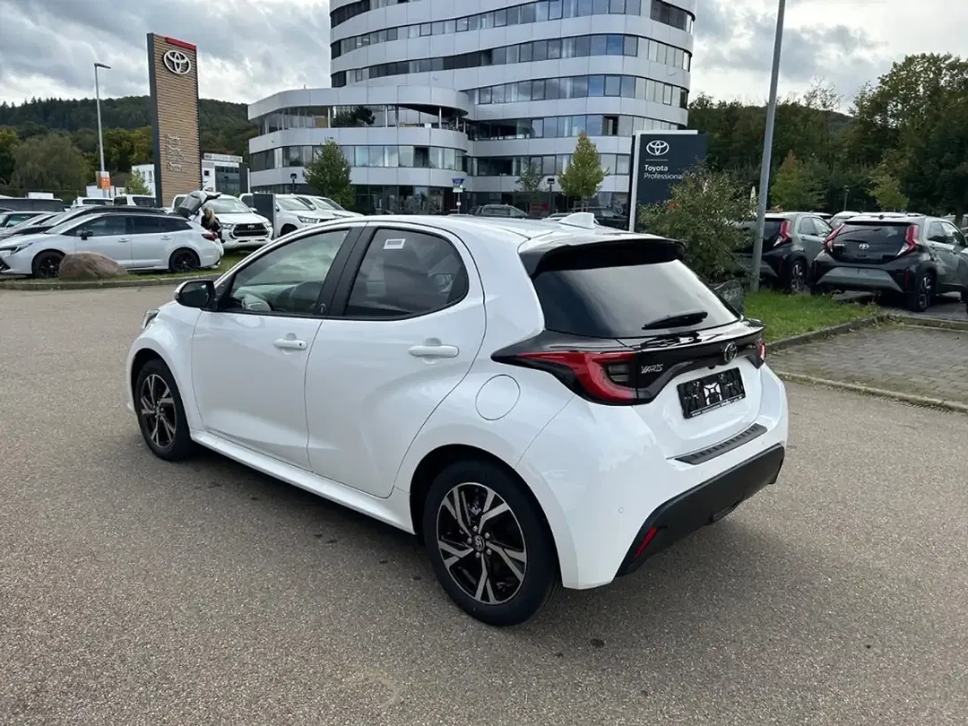 Toyota Yaris - Thumbnail 5