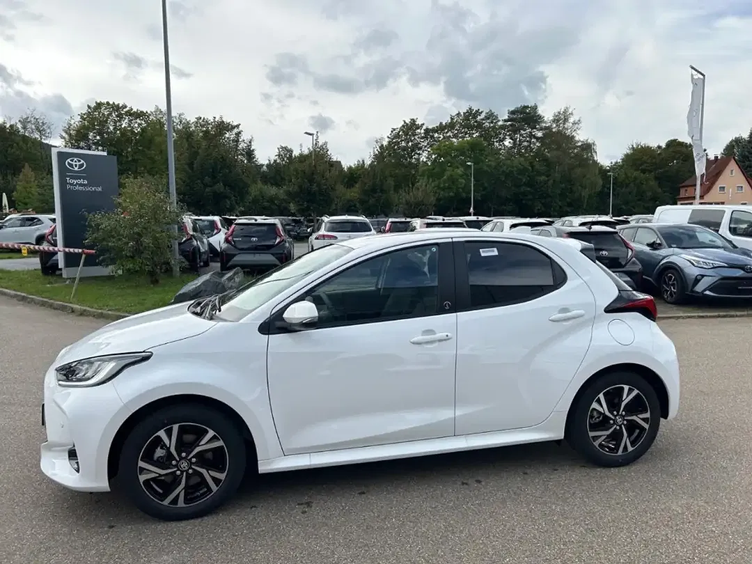 Toyota Yaris - Thumbnail 6