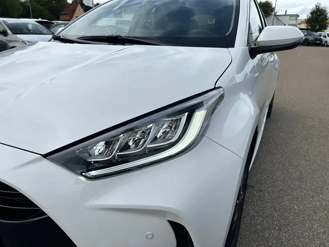 Toyota Yaris - Thumbnail 7