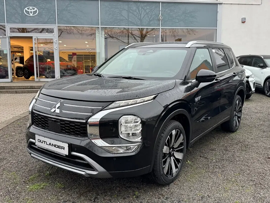 Mitsubishi Outlander - Thumbnail 1