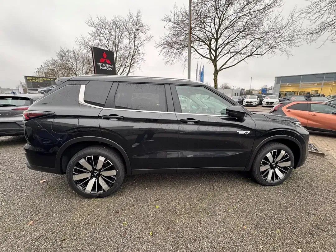 Mitsubishi Outlander - Thumbnail 5