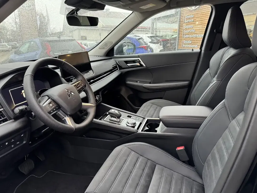 Mitsubishi Outlander - Thumbnail 7