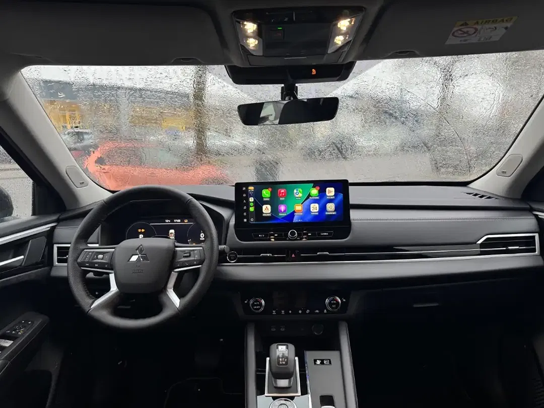 Mitsubishi Outlander - Thumbnail 8