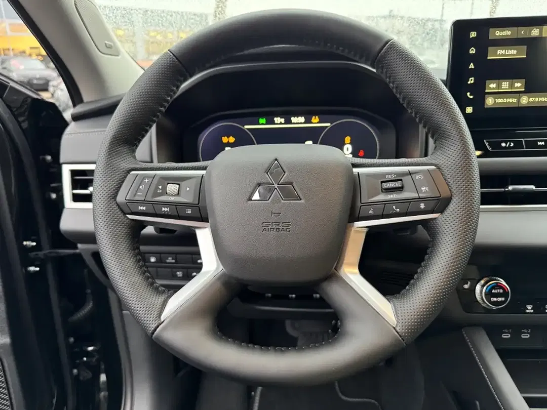 Mitsubishi Outlander - Thumbnail 9