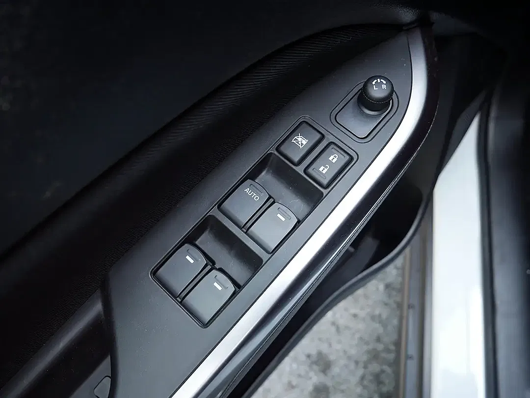 Suzuki Vitara - Thumbnail 10