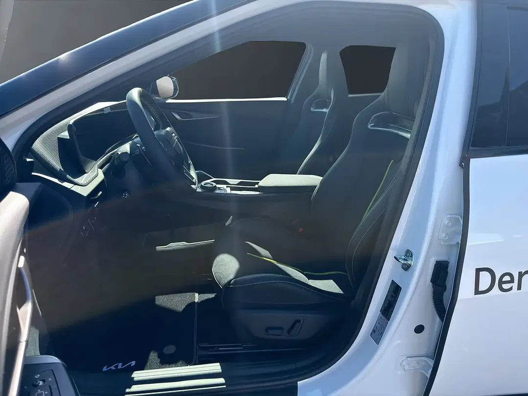 Kia EV6 - Thumbnail 10