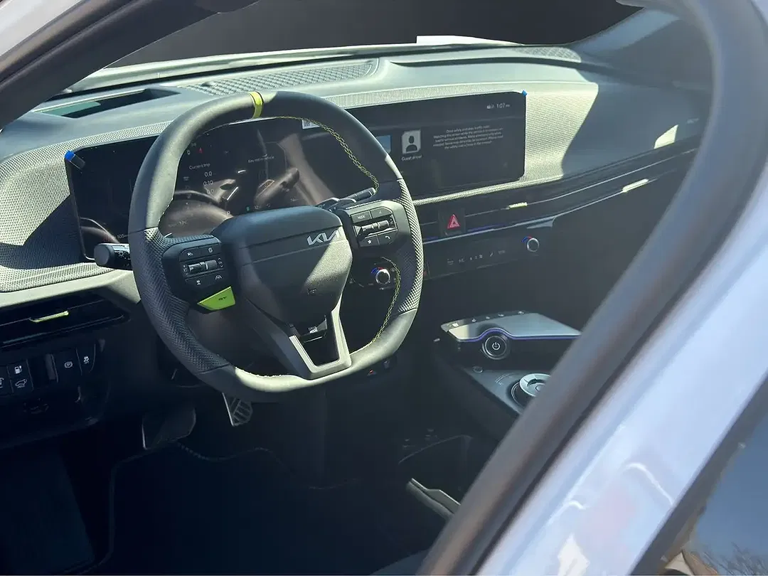 Kia EV6 - Thumbnail 11