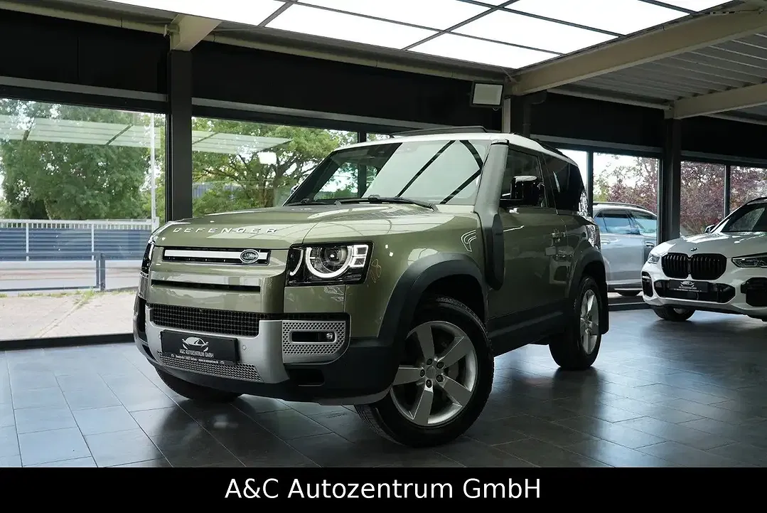 Land Rover Defender - Thumbnail 2