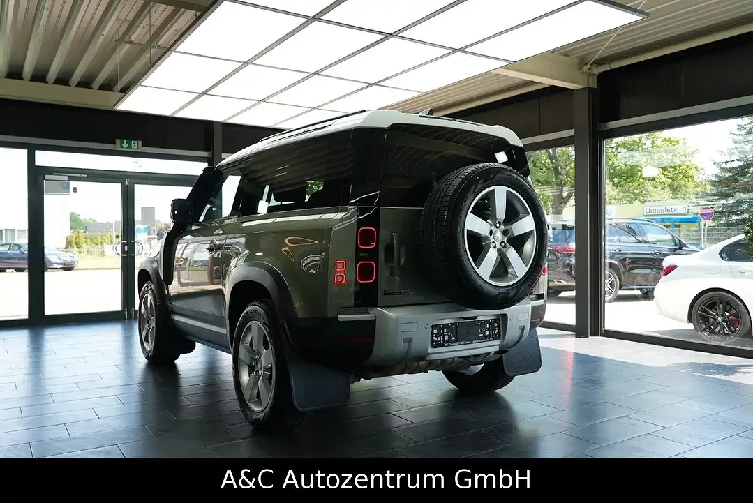 Land Rover Defender - Thumbnail 4