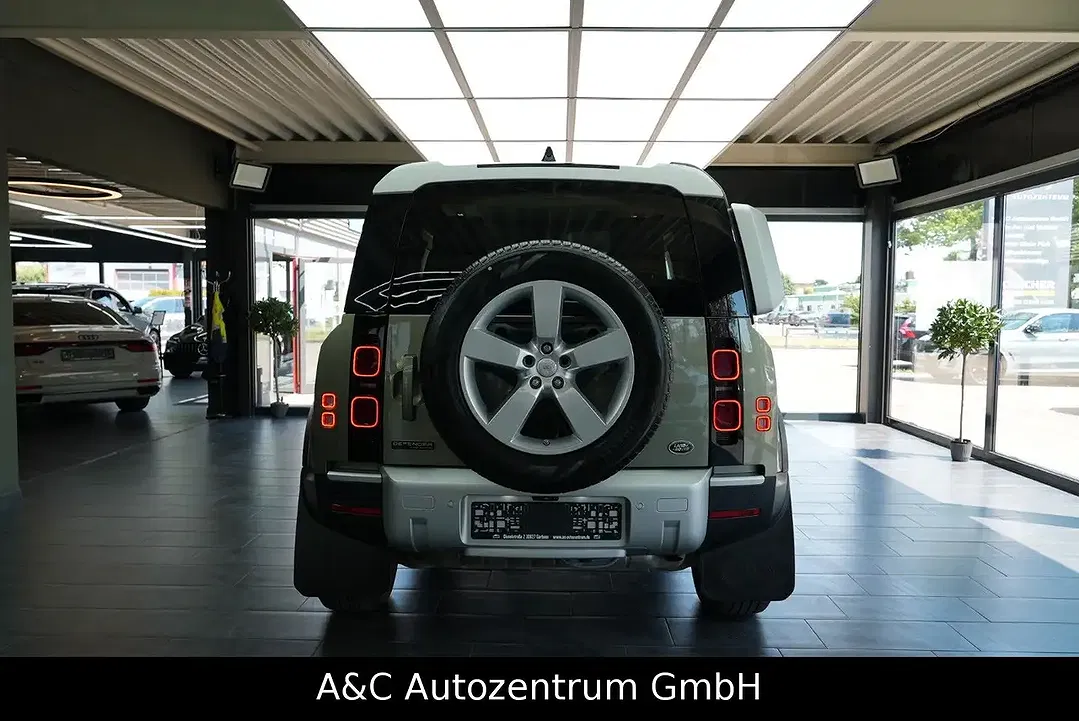 Land Rover Defender - Thumbnail 5