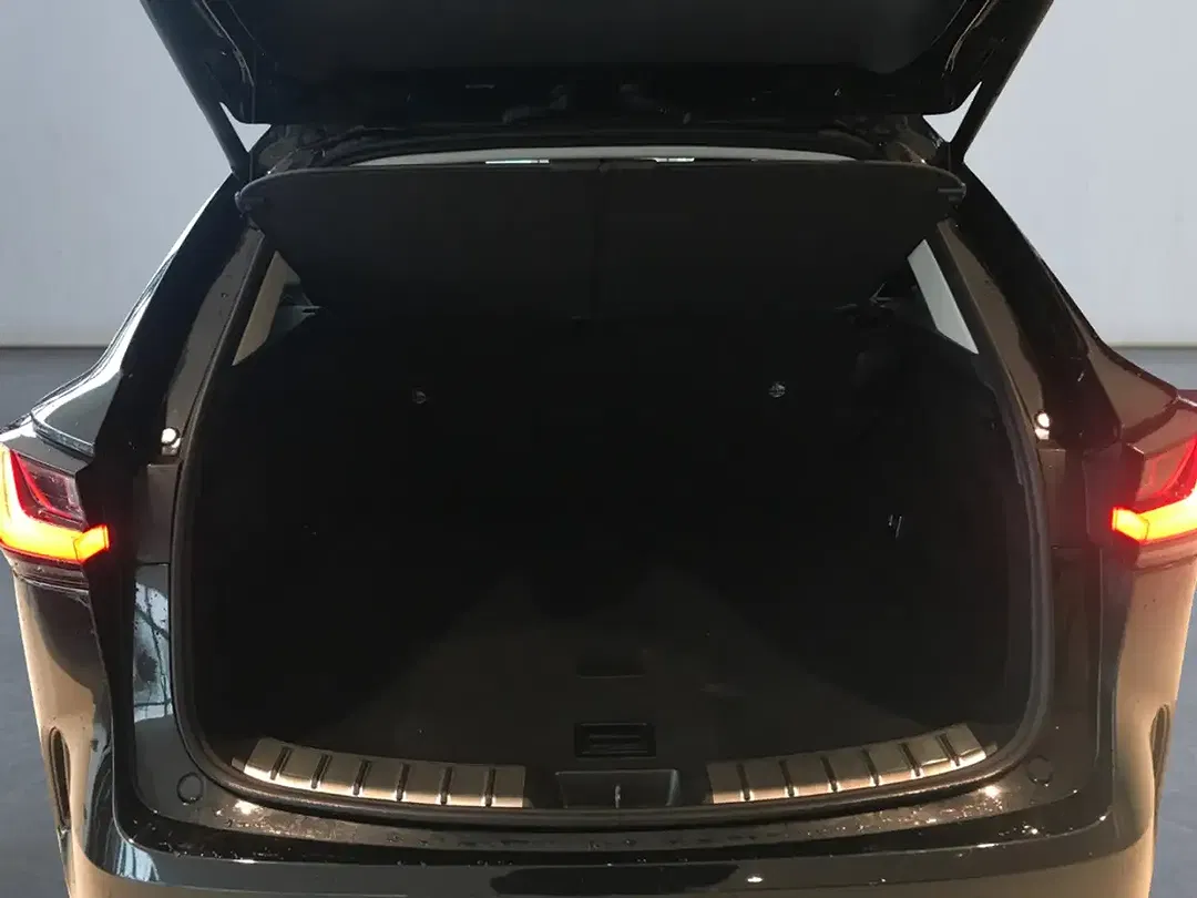 Lexus NX 450h+ - Thumbnail 8