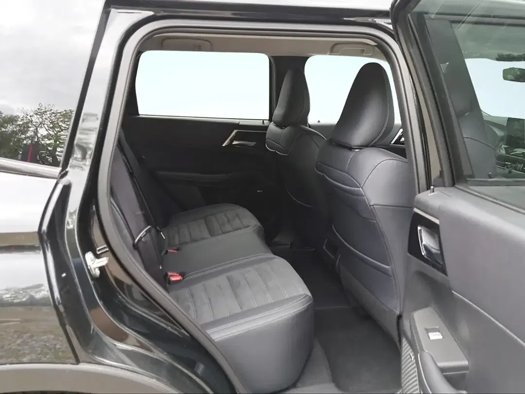 Mitsubishi Outlander - Thumbnail 10