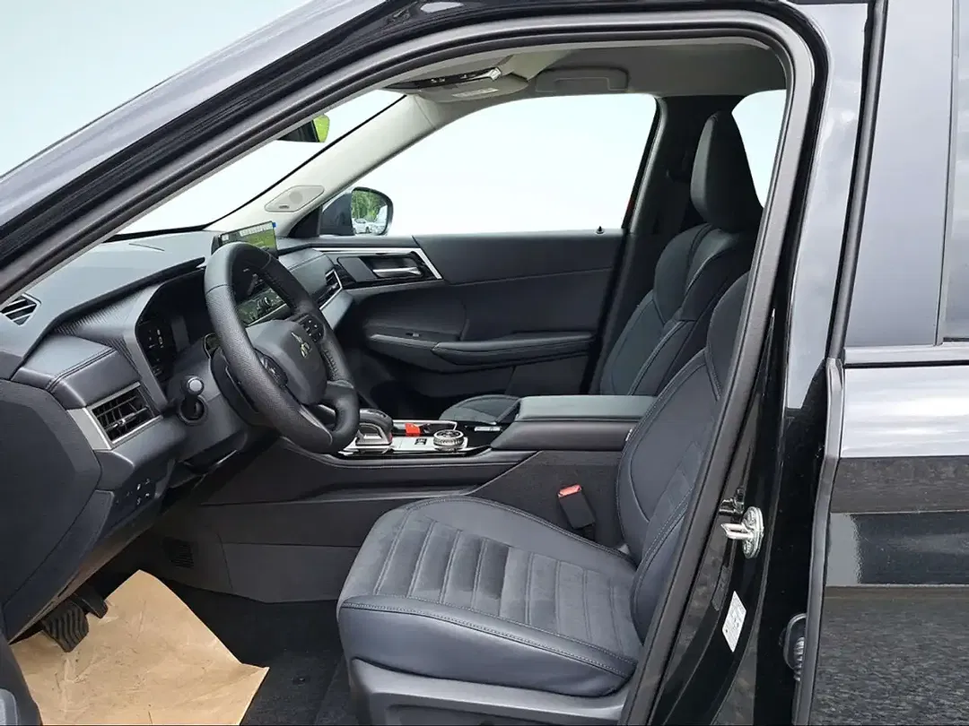 Mitsubishi Outlander - Thumbnail 3