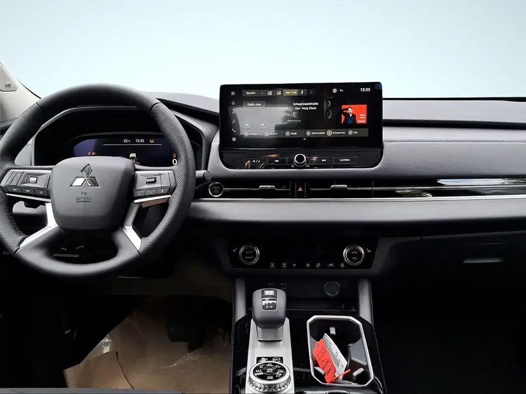 Mitsubishi Outlander - Thumbnail 6