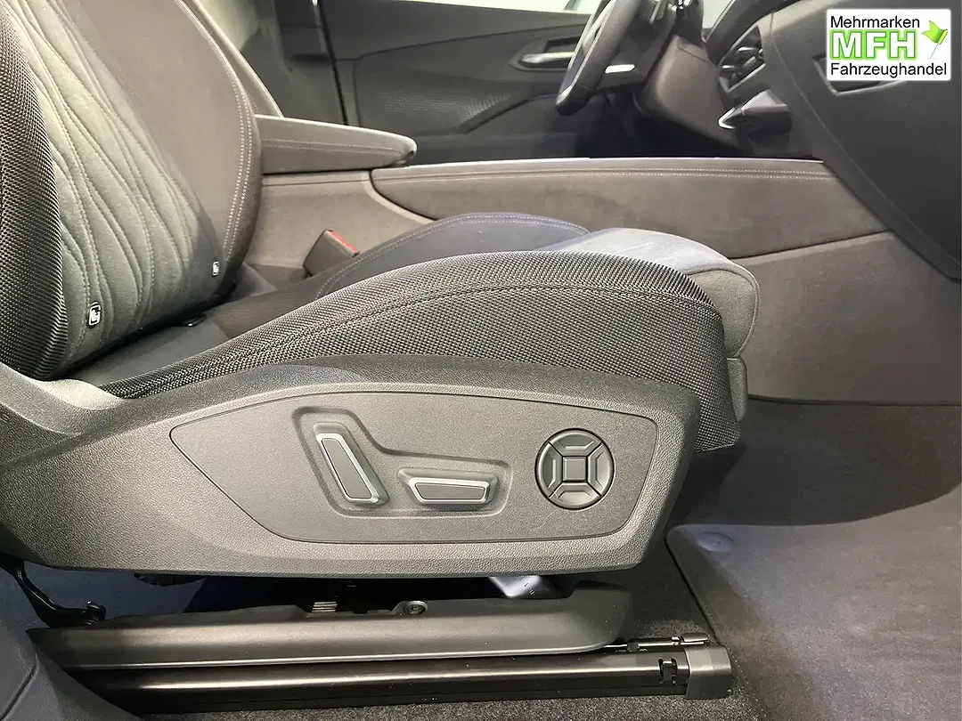 Audi Q3 - Thumbnail 15