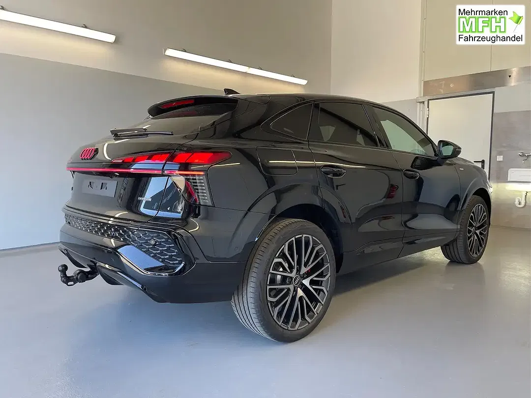 Audi Q3 - Thumbnail 4
