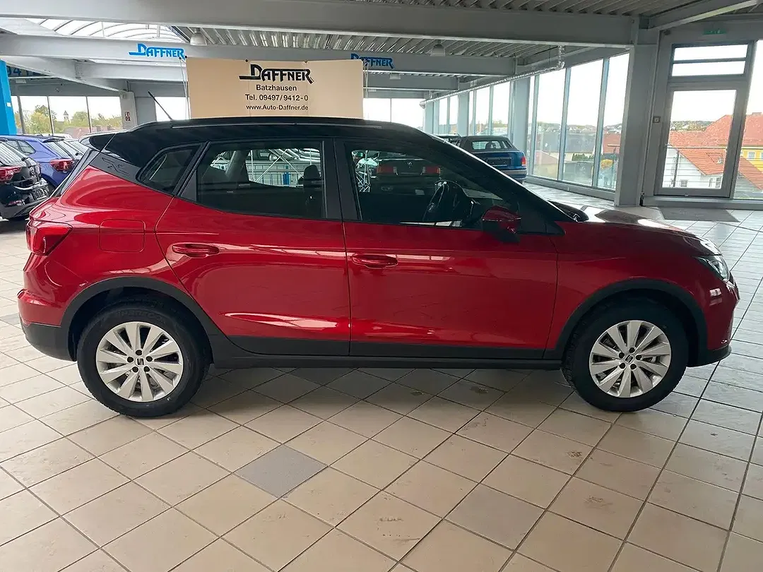 SEAT Arona - Thumbnail 3