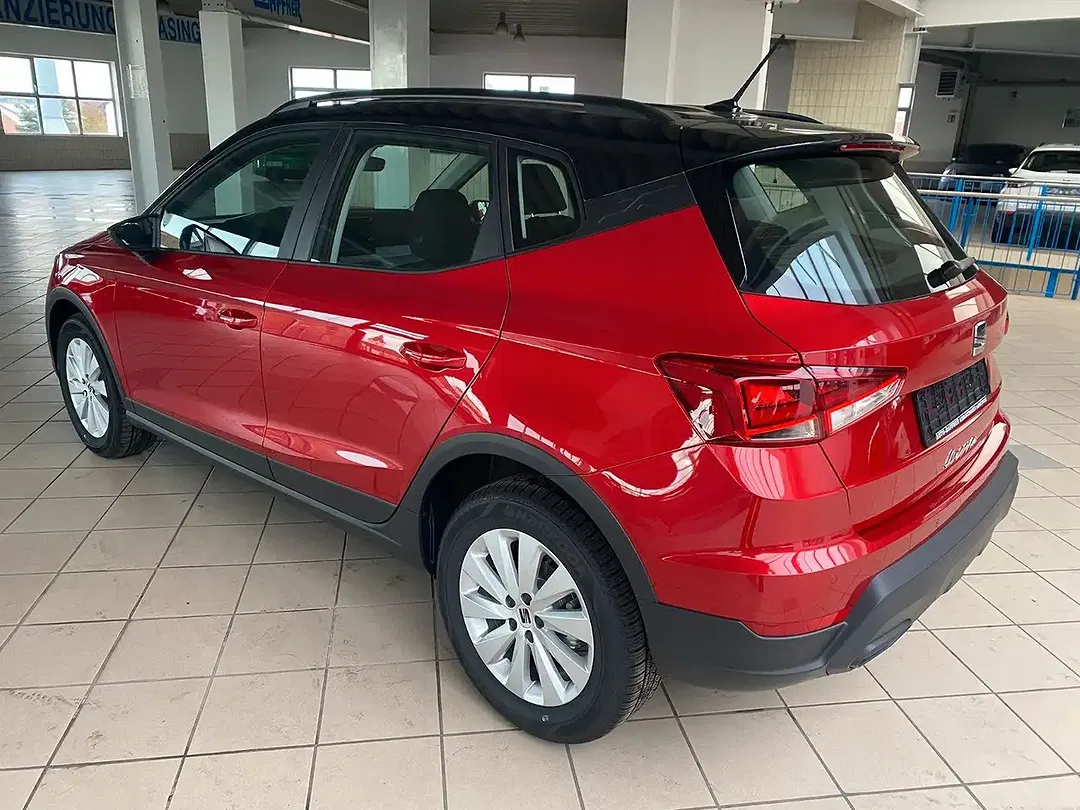SEAT Arona - Thumbnail 4