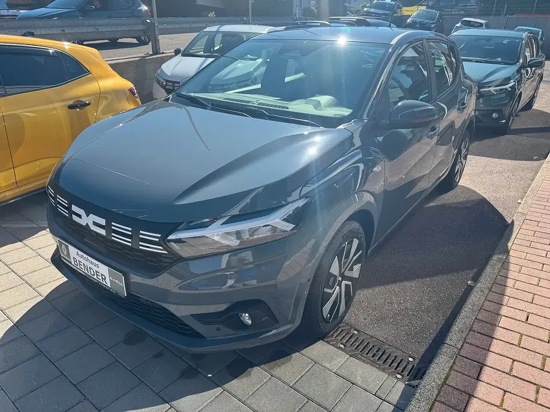 Dacia Sandero - Thumbnail 1