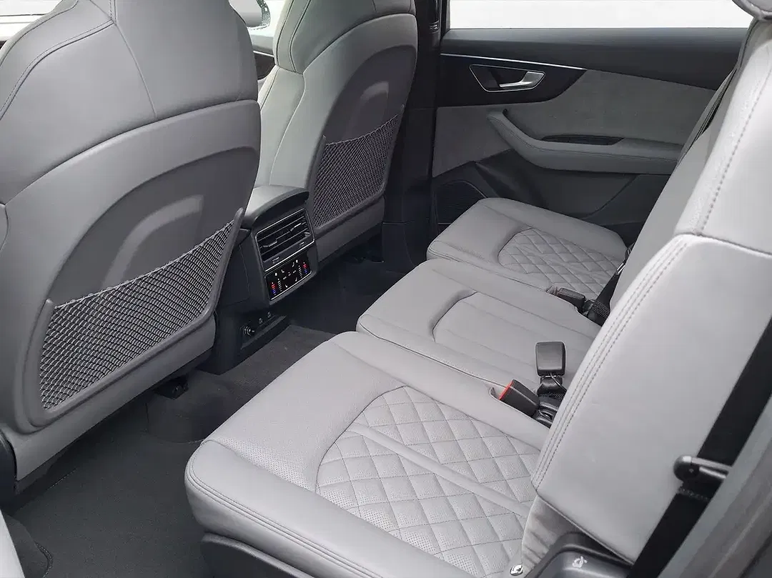 Audi Q7 - Thumbnail 3