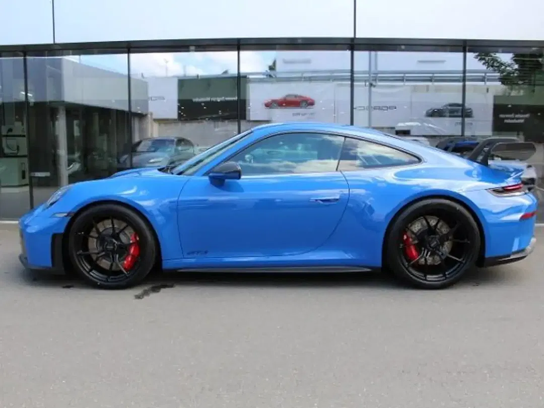 Porsche 992 - Thumbnail 2