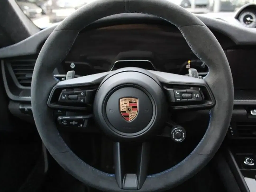 Porsche 992 - Thumbnail 5
