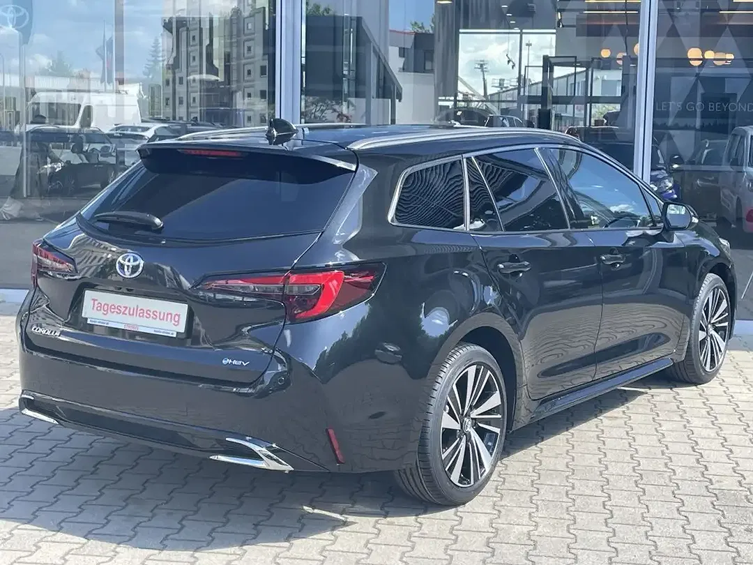 Toyota Corolla - Thumbnail 4