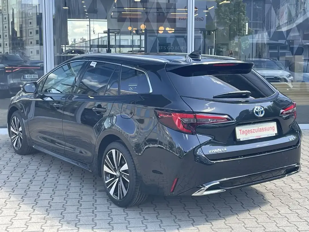 Toyota Corolla - Thumbnail 5