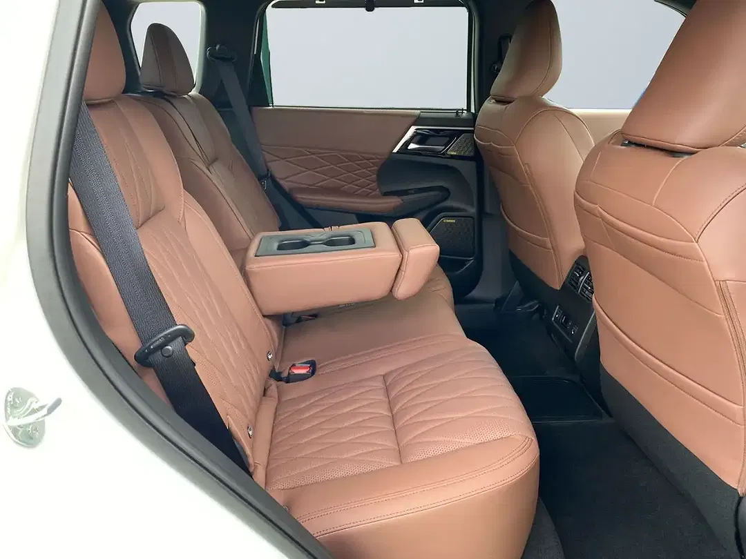 Mitsubishi Outlander - Thumbnail 11