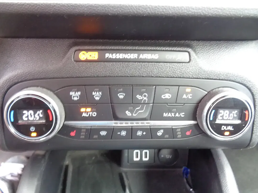 Ford Focus - Thumbnail 12