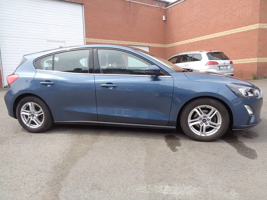 Ford Focus - Thumbnail 3