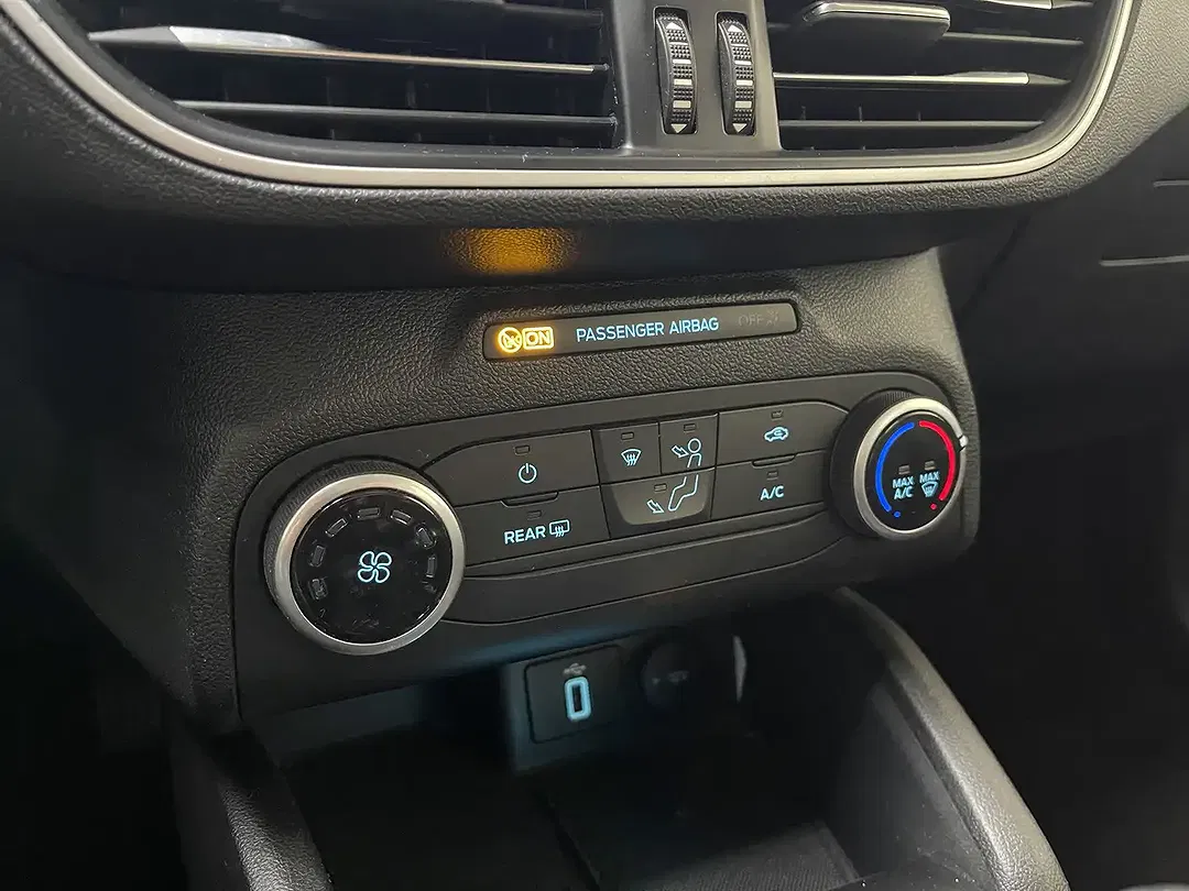 Ford Focus - Thumbnail 13