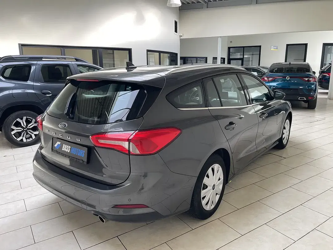 Ford Focus - Thumbnail 4