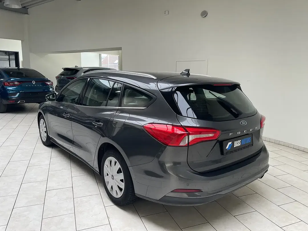 Ford Focus - Thumbnail 6