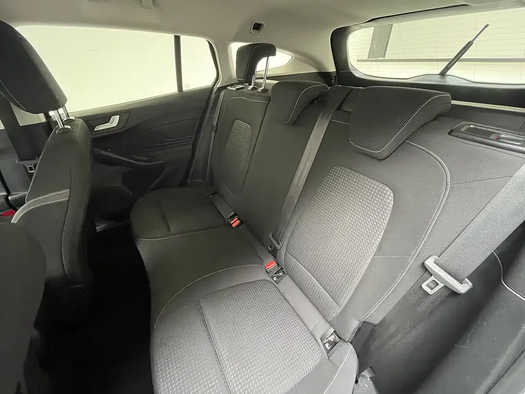 Ford Focus - Thumbnail 7