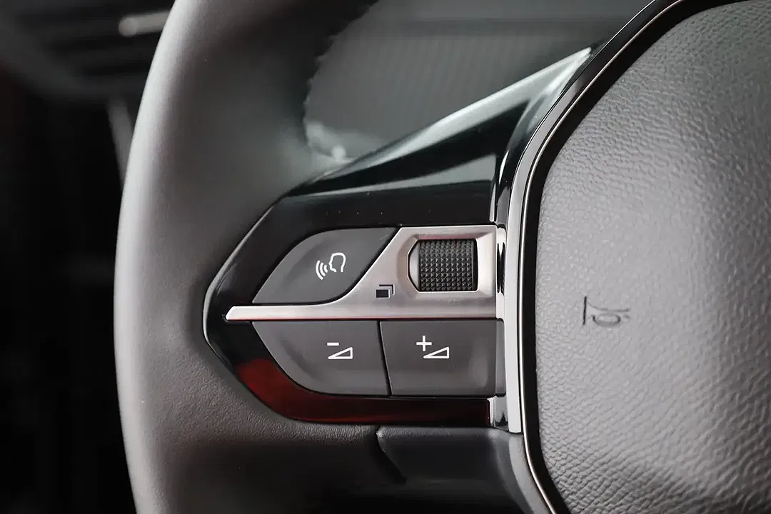 Peugeot 208 - Thumbnail 14
