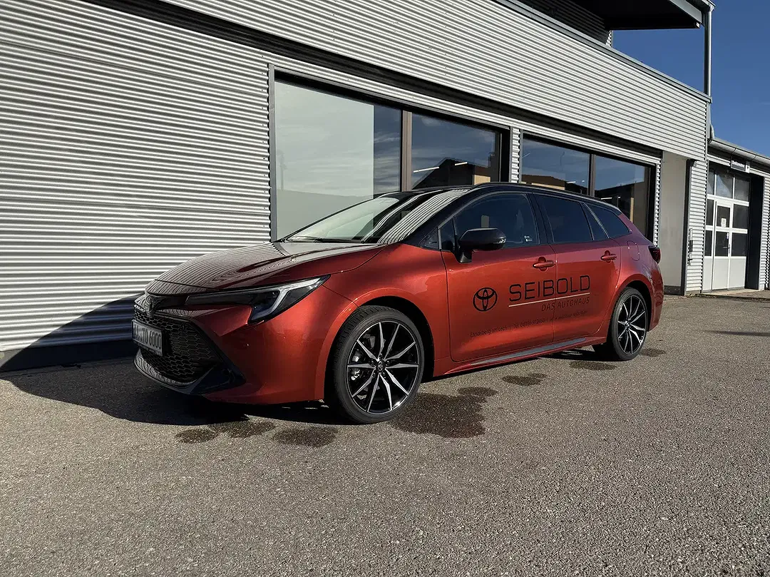 Toyota Corolla - Thumbnail 1