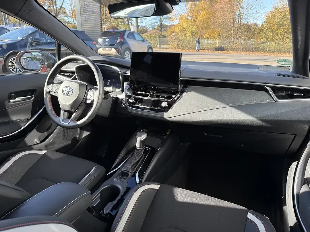 Toyota Corolla - Thumbnail 9