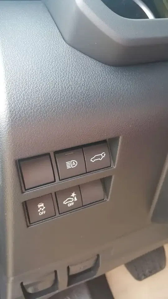 Toyota Land Cruiser - Thumbnail 12