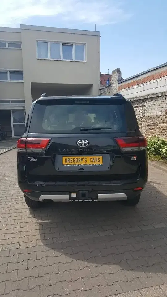 Toyota Land Cruiser - Thumbnail 5