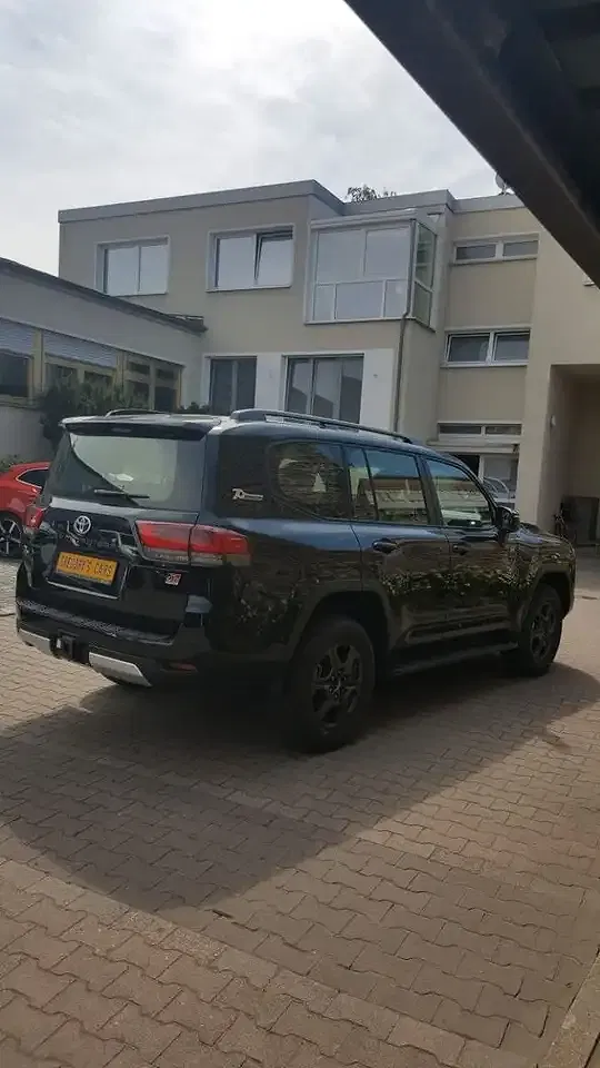 Toyota Land Cruiser - Thumbnail 7
