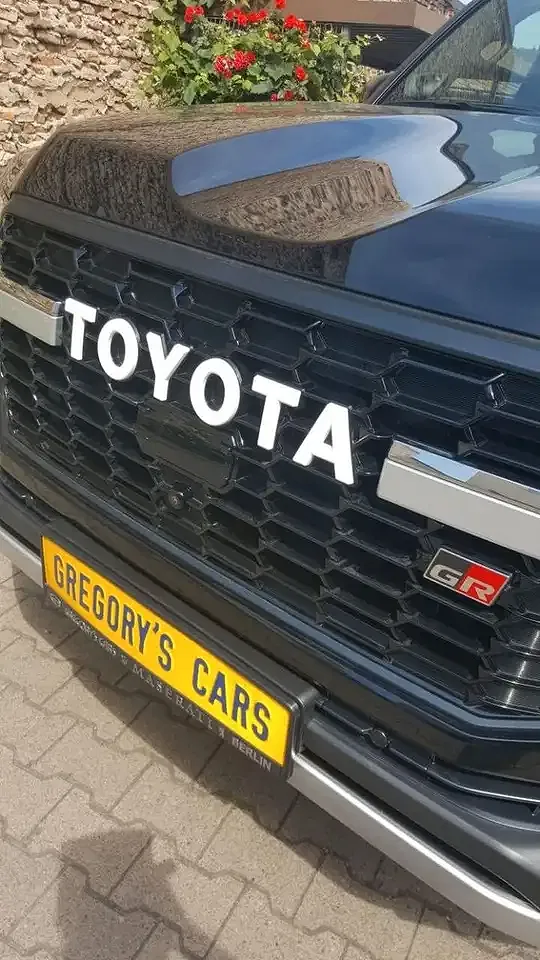 Toyota Land Cruiser - Thumbnail 9